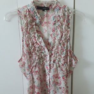 Juniors sleeveless top